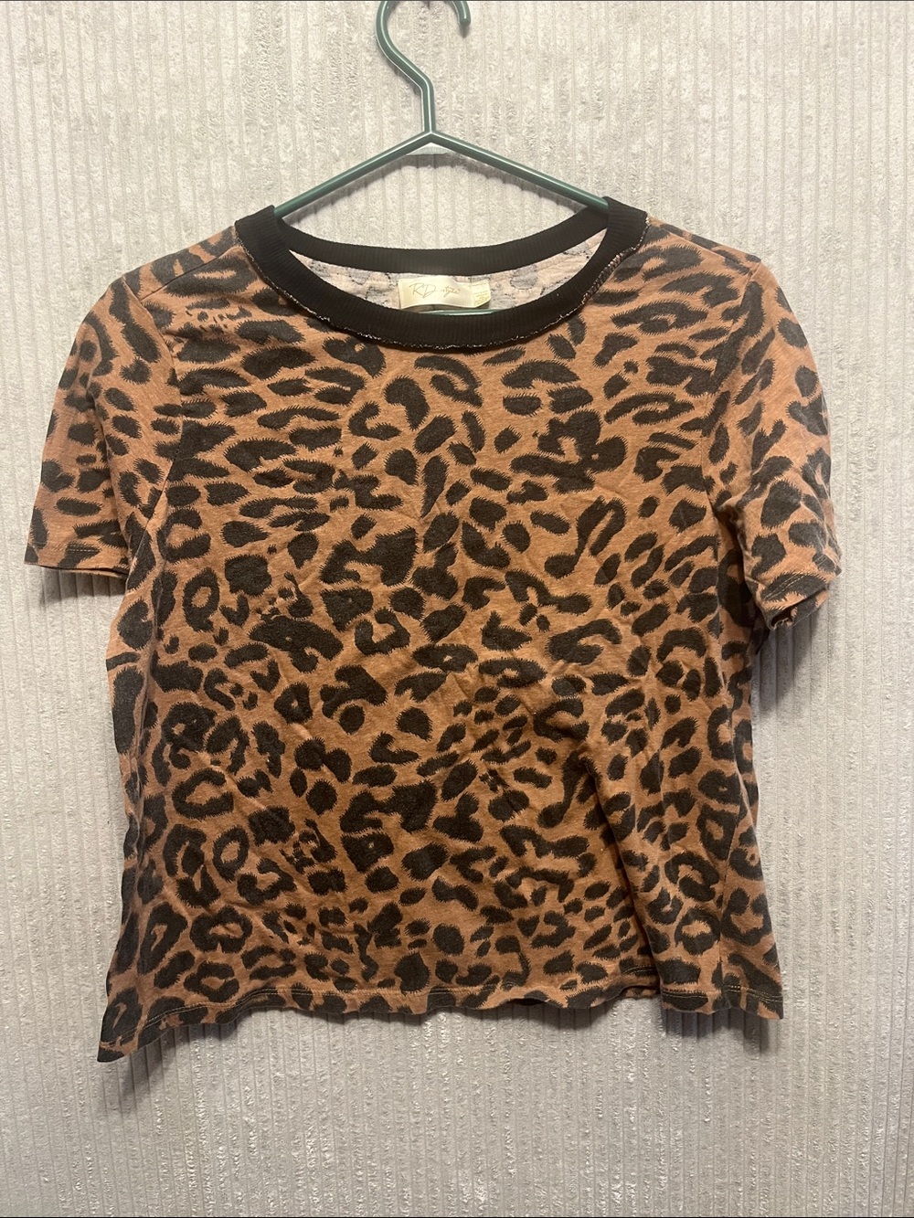 RD Style Leopard Print Short Sleeve Tee in Brown and Black Small